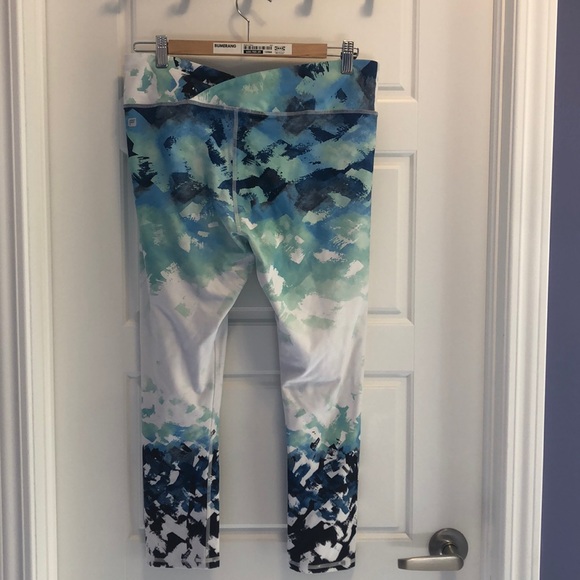 Funky patterned Fabletics leggings. - Picture 2 of 4